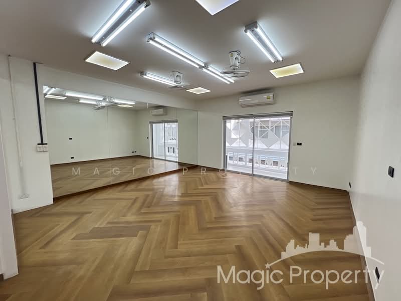 Park Avenue Ekkamai, Bangkok, Khlong Tan Nua, Watthana, Bangkok, , 280 sqm, Shophouse For Rent, by Magic Property, 500440997 - DDproperty.com