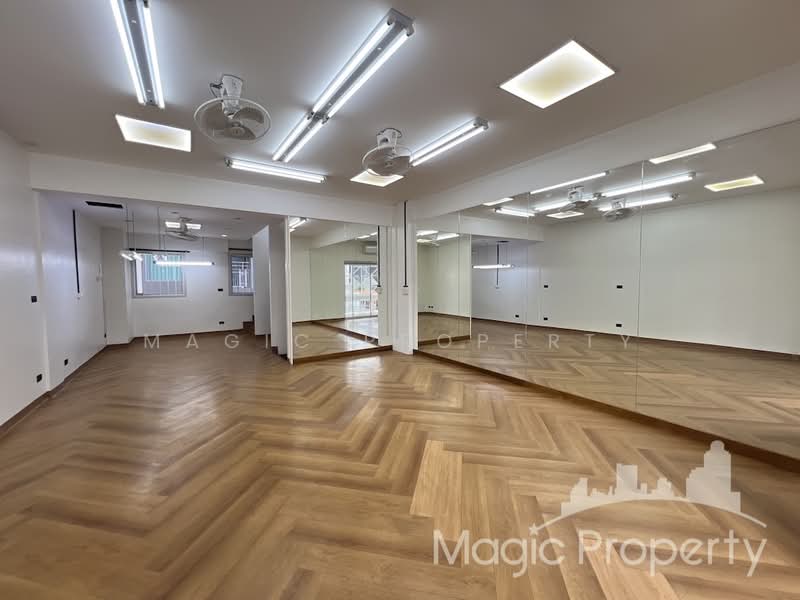Park Avenue Ekkamai, Bangkok, Khlong Tan Nua, Watthana, Bangkok, , 280 sqm, Shophouse For Rent, by Magic Property, 500440997 - DDproperty.com