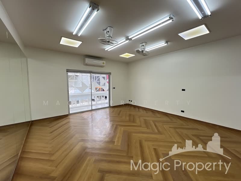 Park Avenue Ekkamai, Bangkok, Khlong Tan Nua, Watthana, Bangkok, , 280 sqm, Shophouse For Rent, by Magic Property, 500440997 - DDproperty.com