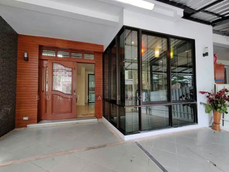 Areeya Mandarina Sukhumvit 77, Bangkok, Sukhumvit 77 Road (On Nut), Suan Luang, Bangkok, 3 Bedrooms, 200 sqm, Townhouse For Rent, by Sunitra Sachdev, 500441026 - DDproperty.com