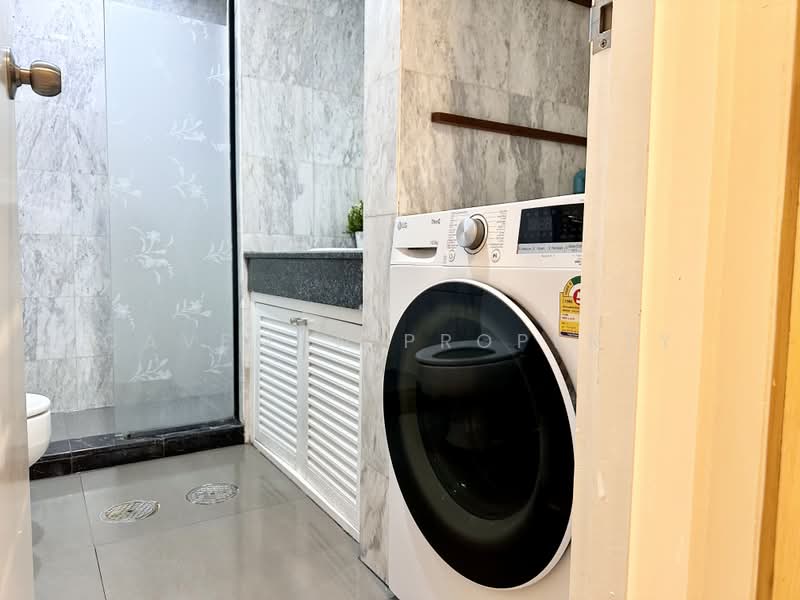 The Royal Place 1, Bangkok, Rajdamri, Lumphini, Pathum Wan, Bangkok, 2 Bedrooms, 84 sqm, Condo For Rent, by Caveman Property, 500441052 - DDproperty.com