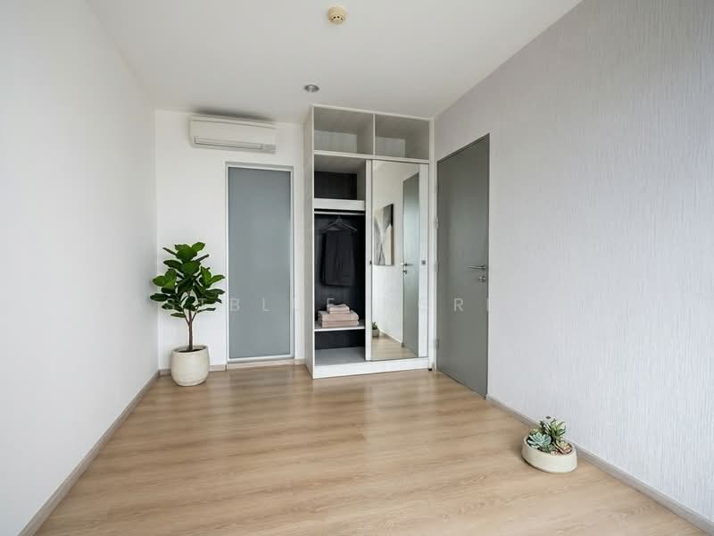 Life Ratchadapisek, Bangkok, 279 Ratchadapisaek Road, Huai Khwang, Bangkok, 2 Bedrooms, 46 sqm, Condo For Sale, by Eastblue Horizon, 500441144 - DDproperty.com