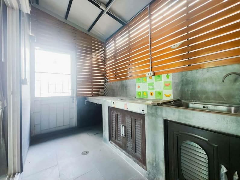 Q District Gusto Kingkaew-Suvarnabhumi, Samut Prakan, Soi Kingkaew 37/5, Kingkaew Road, Rachathewa, Bang Plee, Samut Prakan, 4 Bedrooms, 134 sqm, Townhouse For Sale, by Connex Property, 500441340 - DDproperty.com