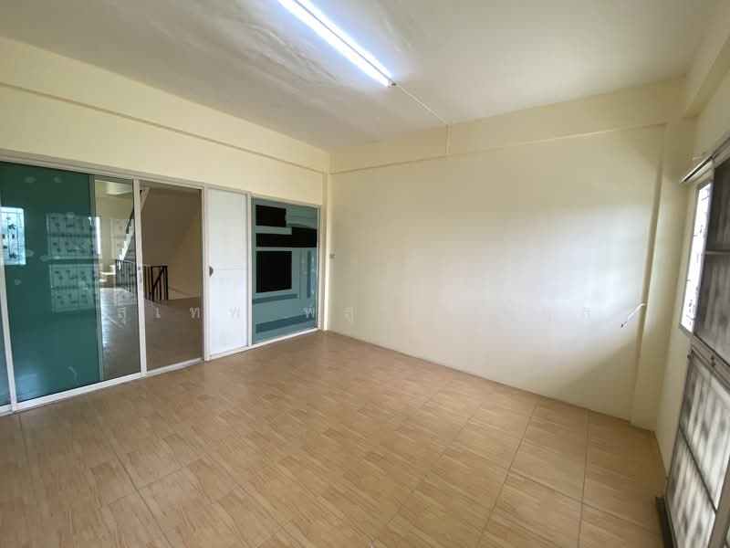 For Sale: Newly Renovated 2-Unit Shophouse Plearnjai 3 Project, Thap Ma, New Rayong Bus Terminal, Rayong, Thapma, Muang Rayong, Rayong, , 215 sqm, Shophouse For Sale, by สุเทพ พสุวณิชย์กุล, 500441552 - DDproperty.com