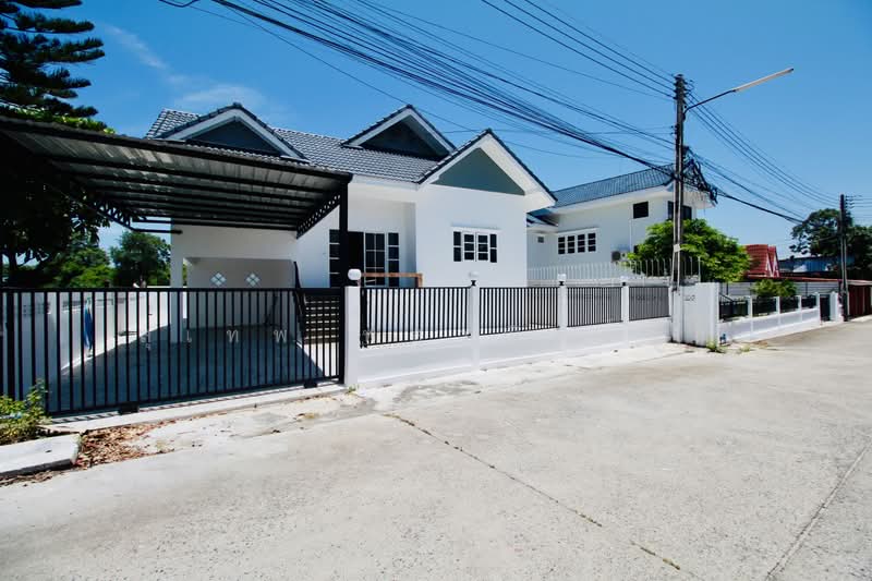 Renovated Single-Storey Detached House for Sale, 83 Sq. Wah, Near Rayong Bus Terminal 2, Rayong, Noen Phra, Muang Rayong, Rayong, 3 Bedrooms, 180 sqm, Single Detached House For Sale, by สุเทพ พสุวณิชย์กุล, 500441557 - DDproperty.com