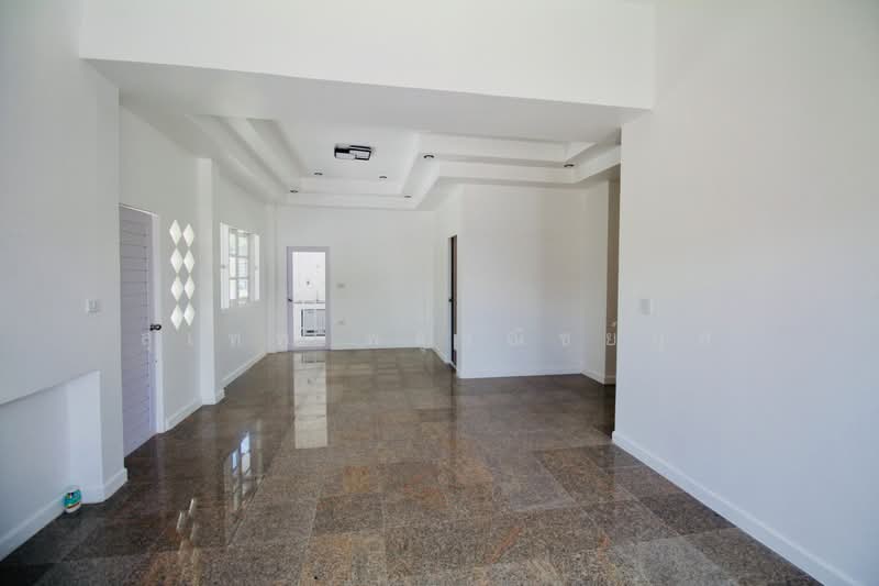 Renovated Single-Storey Detached House for Sale, 83 Sq. Wah, Near Rayong Bus Terminal 2, Rayong, Noen Phra, Muang Rayong, Rayong, 3 Bedrooms, 180 sqm, Single Detached House For Sale, by สุเทพ พสุวณิชย์กุล, 500441557 - DDproperty.com