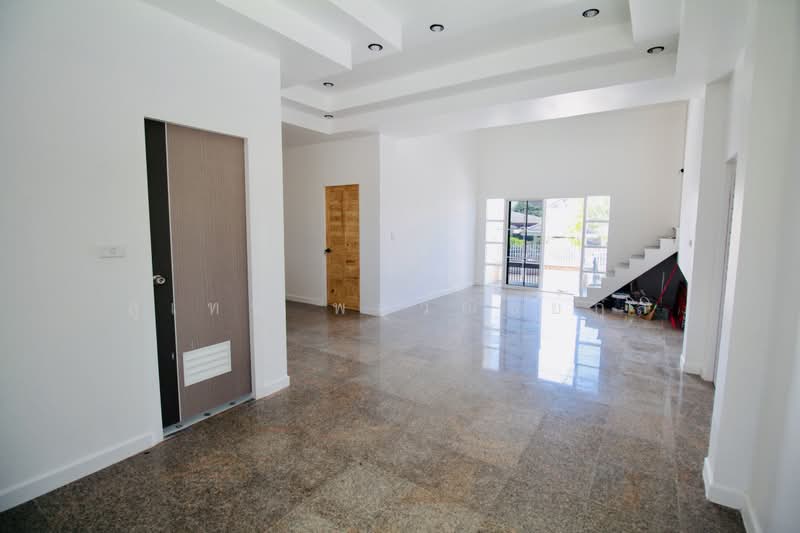 Renovated Single-Storey Detached House for Sale, 83 Sq. Wah, Near Rayong Bus Terminal 2, Rayong, Noen Phra, Muang Rayong, Rayong, 3 Bedrooms, 180 sqm, Single Detached House For Sale, by สุเทพ พสุวณิชย์กุล, 500441557 - DDproperty.com