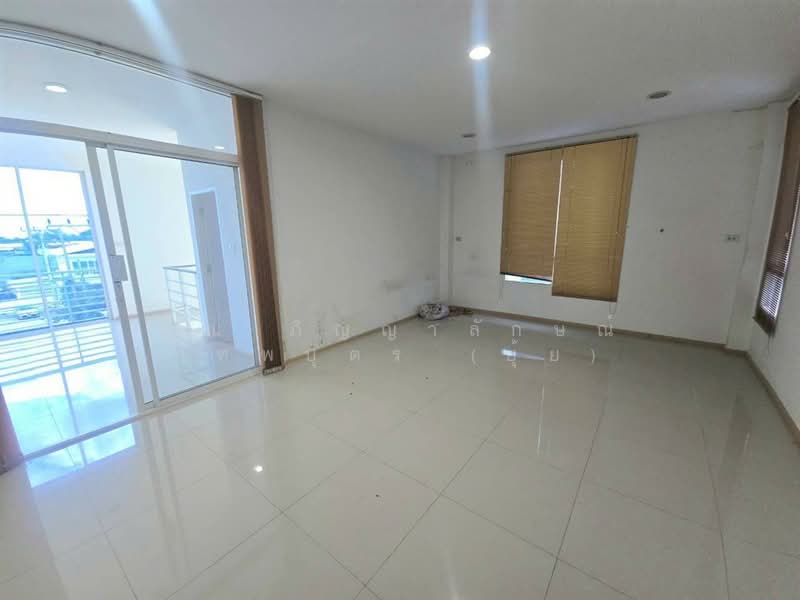 อาคารพาณิชย์ 3 ชั้น 92 ตร.ว. อาคารพาณิชย์ ตรงข้ามตลาดชัชวาล คลอง7, ปทุมธานี, ถนนเลียบคลอง7, บึงคำพร้อย, ลำลูกกา, ปทุมธานี, 700 ตร.ม., ตึกแถว-อาคารพาณิชย์ ขาย, โดย คุณ ภิญญาลักษณ์ เทพบุตร (ยุ้ย), 500441613 - DDproperty.com