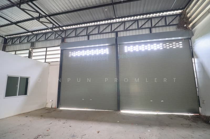 ให้เช่าโกดังพร้อมออฟฟิศ 320 ตร.ม. ติดถนนสุขุมวิทสาย 332 พัทยา–สัตหีบ ชลบุรี ใกล้สนามบินอู่ตะเภา, ชลบุรี, บางเสร่, สัตหีบ, ชลบุรี, 320 ตร.ม., โกดัง-โรงงาน ให้เช่า, โดย Pornpun Promlert, 500441649 - DDproperty.com