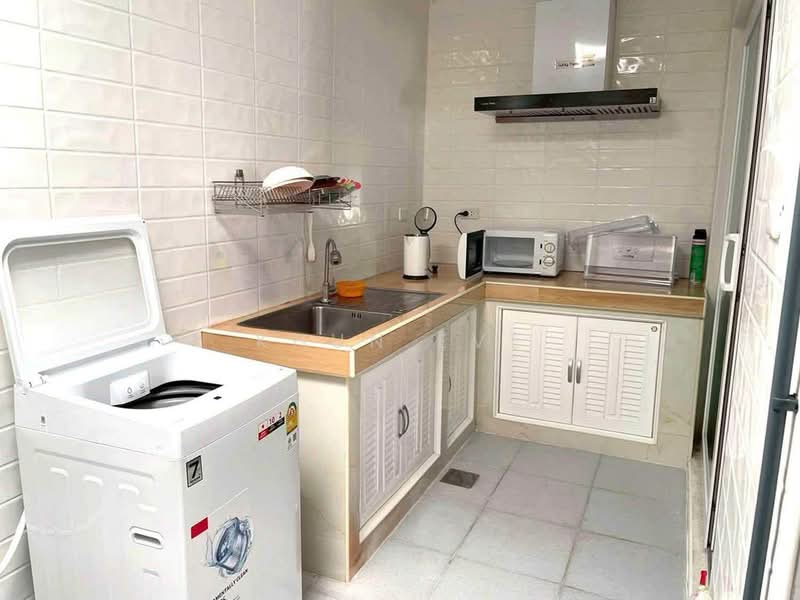 Baan Klang Muang Suanluang, Bangkok, On Nut Road, Dok Mai, Prawet, Bangkok, 3 Bedrooms, 130 sqm, Townhouse For Rent, by Khun EVE, 500441962 - DDproperty.com