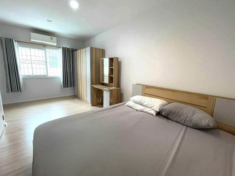 Baan Klang Muang Suanluang, Bangkok, On Nut Road, Dok Mai, Prawet, Bangkok, 3 Bedrooms, 130 sqm, Townhouse For Rent, by Khun EVE, 500441962 - DDproperty.com