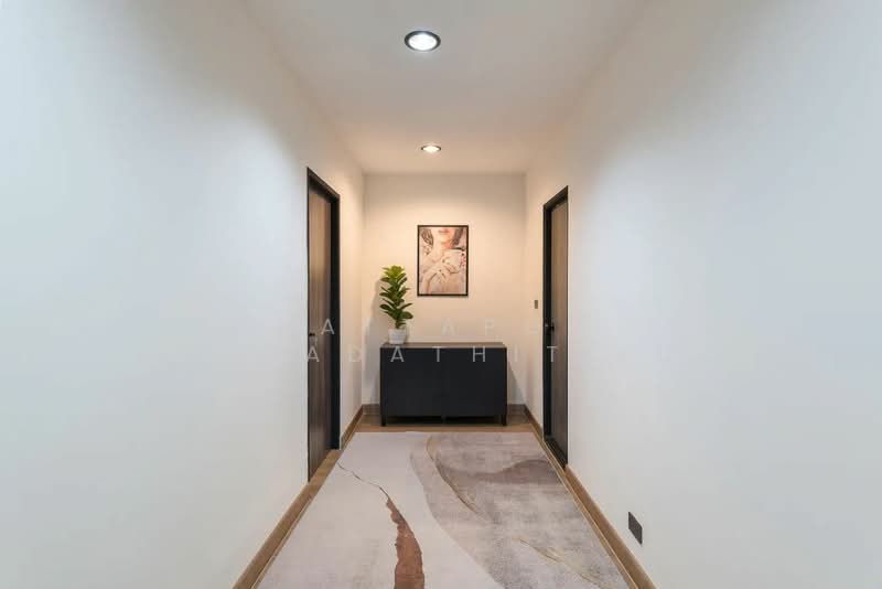State Tower, Bangkok, 1055 Silom Road, Silom, Bang Rak, Bangkok, 3 Bedrooms, 140 sqm, Condo For Rent, by Nattapol Jedsadathitikul, 500442153 - DDproperty.com