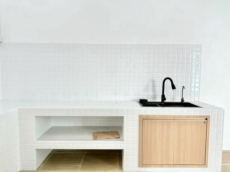 Corner townhome at Burapaland, Nong Kho, Sriracha, Chon Buri (Pattaya), Nong - Kham, Si Racha, Chon Buri (Pattaya), 2 Bedrooms, 208 sqm, Townhouse For Sale, by A House Property Co.,Ltd., 500442243 - DDproperty.com