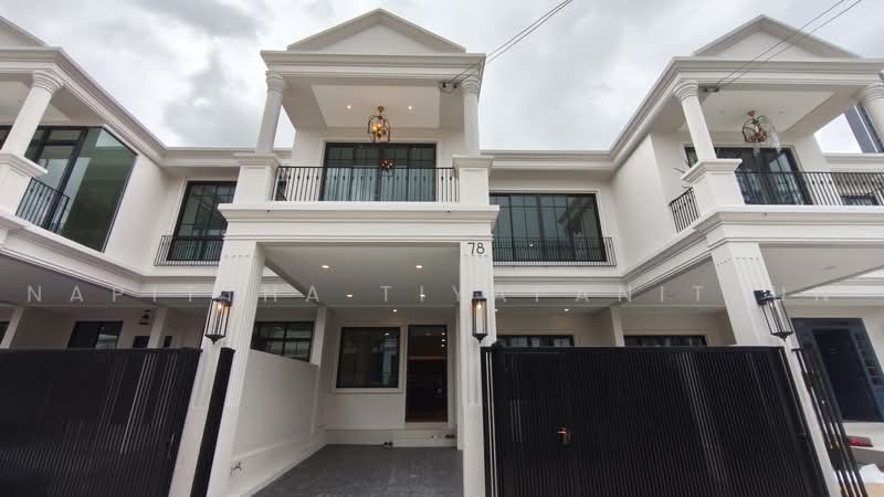 Baan Pornpadith : บ้านพรประดิษฐ์, กรุงเทพ, พระโขนง, คลองเตย, กรุงเทพ, 220 ตร.ม., ทาวน์เฮ้าส์ ให้เช่า, โดย Napittha Tiyapanitkun, 500442323 - DDproperty.com
