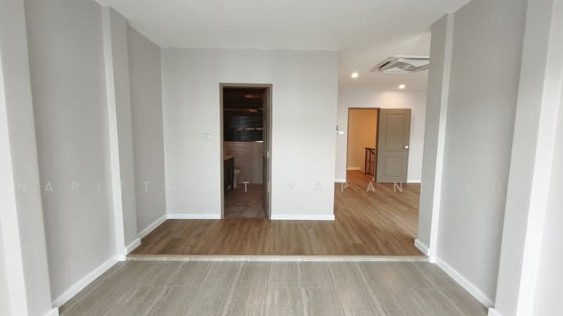 Baan Pornpadith, Bangkok, Phra Kanong, Khlong Toei, Bangkok, 3 Bedrooms, 220 sqm, Townhouse For Rent, by Napittha Tiyapanitkun, 500442323 - DDproperty.com