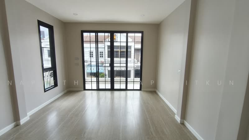 Baan Pornpadith, Bangkok, Phra Kanong, Khlong Toei, Bangkok, 3 Bedrooms, 220 sqm, Townhouse For Rent, by Napittha Tiyapanitkun, 500442323 - DDproperty.com