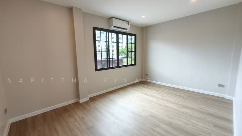 Baan Pornpadith, Bangkok, Phra Kanong, Khlong Toei, Bangkok, 3 Bedrooms, 220 sqm, Townhouse For Rent, by Napittha Tiyapanitkun, 500442323 - DDproperty.com