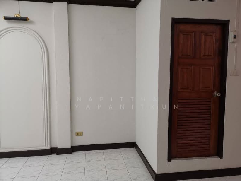 Soi Chan 13, Bangkok, จันทน์ 13, Chong Nonsi, Yan Nawa, Bangkok, 2 Bedrooms, 250 sqm, Townhouse For Rent, by Napittha Tiyapanitkun, 500442496 - DDproperty.com