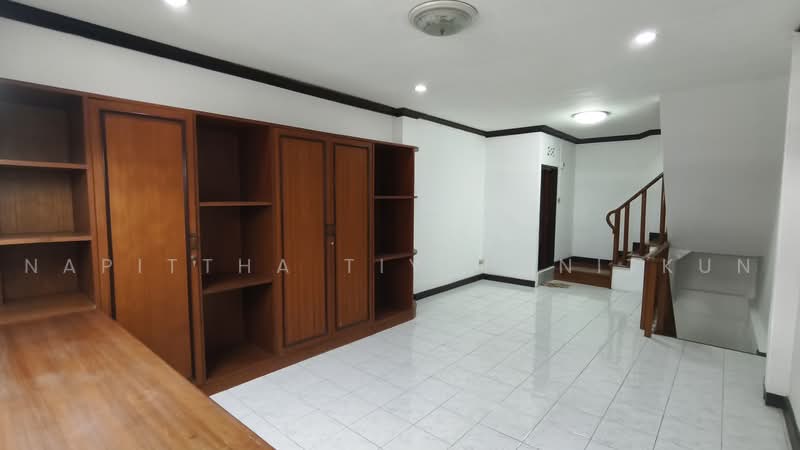 Soi Chan 13, Bangkok, จันทน์ 13, Chong Nonsi, Yan Nawa, Bangkok, 2 Bedrooms, 250 sqm, Townhouse For Rent, by Napittha Tiyapanitkun, 500442496 - DDproperty.com