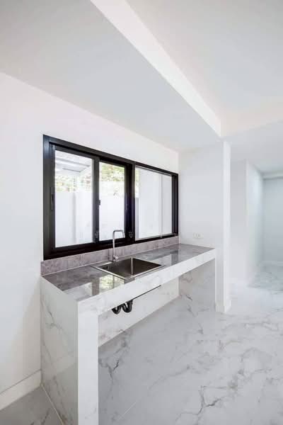 ทาวน์โฮม ทาวน์เฮาส์, Bangkok, พัฒนาการ, Phatthanakan, Suan Luang, Bangkok, 4 Bedrooms, 220 sqm, Townhouse For Sale, by คัทยวรรณ หิรัญจิโรจน์, 500442626 - DDproperty.com