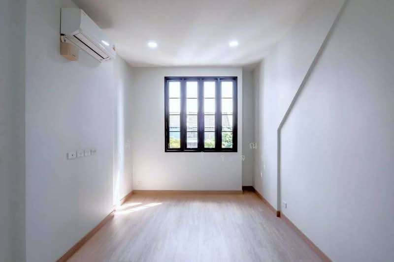 ทาวน์โฮม ทาวน์เฮาส์, Bangkok, พัฒนาการ, Phatthanakan, Suan Luang, Bangkok, 4 Bedrooms, 220 sqm, Townhouse For Sale, by คัทยวรรณ หิรัญจิโรจน์, 500442626 - DDproperty.com