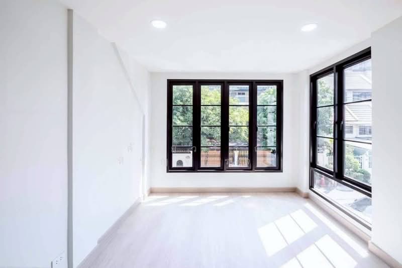 ทาวน์โฮม ทาวน์เฮาส์, Bangkok, พัฒนาการ, Phatthanakan, Suan Luang, Bangkok, 4 Bedrooms, 220 sqm, Townhouse For Sale, by คัทยวรรณ หิรัญจิโรจน์, 500442626 - DDproperty.com