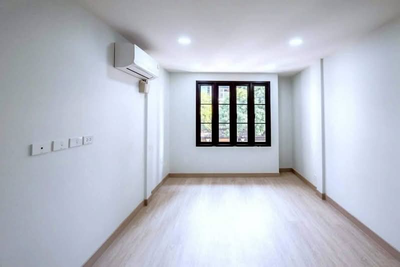 ทาวน์โฮม ทาวน์เฮาส์, Bangkok, พัฒนาการ, Phatthanakan, Suan Luang, Bangkok, 4 Bedrooms, 220 sqm, Townhouse For Sale, by คัทยวรรณ หิรัญจิโรจน์, 500442626 - DDproperty.com