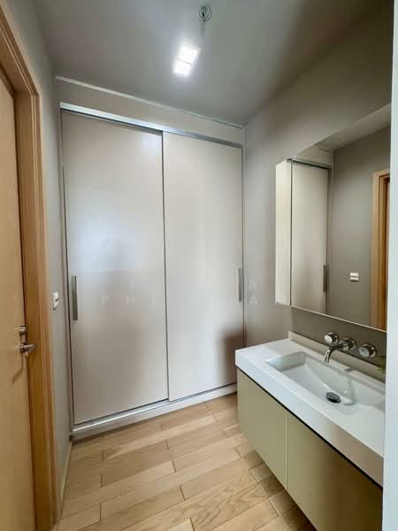 Siri At Sukhumvit, Bangkok, 902 Sukhumvit Road, Phra Kanong, Khlong Toei, Bangkok, 2 Bedrooms, 69 sqm, Condo For Rent, by Farida Phetnuam, 500442736 - DDproperty.com