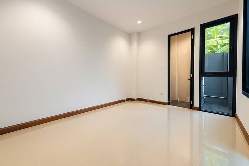 Two-story Detached House for Sale, 4 bedrooms, 47 sqw. Chokchai 4 - Ladprao area, Bangkok, Chokchai, Lat Phrao, Bangkok, 4 Bedrooms, 250 sqm, Single Detached House For Sale, by Suchart Roachthavilit, 500442820 - DDproperty.com