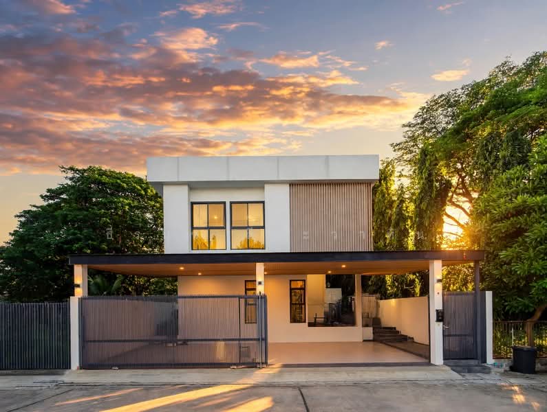 2-Story Modern Luxury Detached House for Sale in Phutthabucha 34, Bangkok, พุทธบูชา 34, Bangmot, Thung Khru, Bangkok, 3 Bedrooms, 244 sqm, Single Detached House For Sale, by ธีรนุช ธีระวาทิน, 500442996 - DDproperty.com