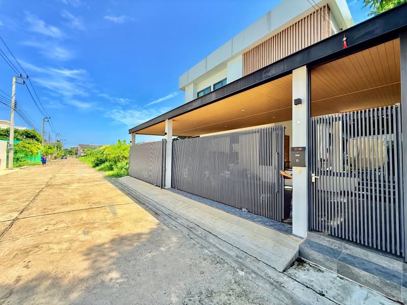 2-Story Modern Luxury Detached House for Sale in Phutthabucha 34, Bangkok, พุทธบูชา 34, Bangmot, Thung Khru, Bangkok, 3 Bedrooms, 244 sqm, Single Detached House For Sale, by ธีรนุช ธีระวาทิน, 500442996 - DDproperty.com