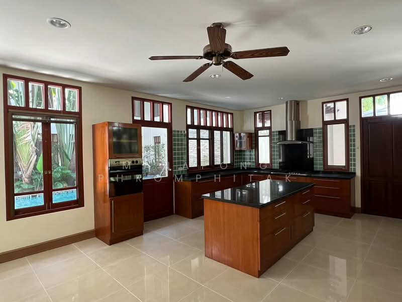 4-BR Villa, Bangkok, Phra Kanong Nua, Watthana, Bangkok, 4 Bedrooms, 620 sqm, Villa For Rent, by Manapong Phromphitak, 500443225 - DDproperty.com