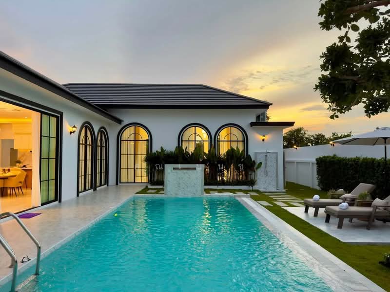 ขายบ้านเดี่ยวชั้นเดียว Luxuryพูลวิลล่าสร้างใหม่ สไตล์ Modern Classic 401 ตร.ว. พัทยา, Chon Buri (Pattaya), Nong Pru, Bang Lamung (Pattaya), Chon Buri (Pattaya), 5 Bedrooms, 543 sqm, Single Detached House For Sale, by คุณเบ้นซ์, 500443227 - DDproperty.com