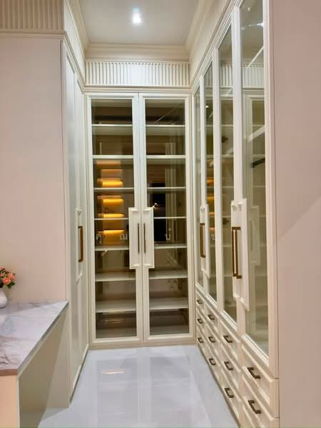 ขายบ้านเดี่ยวชั้นเดียว Luxuryพูลวิลล่าสร้างใหม่ สไตล์ Modern Classic 401 ตร.ว. พัทยา, Chon Buri (Pattaya), Nong Pru, Bang Lamung (Pattaya), Chon Buri (Pattaya), 5 Bedrooms, 543 sqm, Single Detached House For Sale, by คุณเบ้นซ์, 500443227 - DDproperty.com