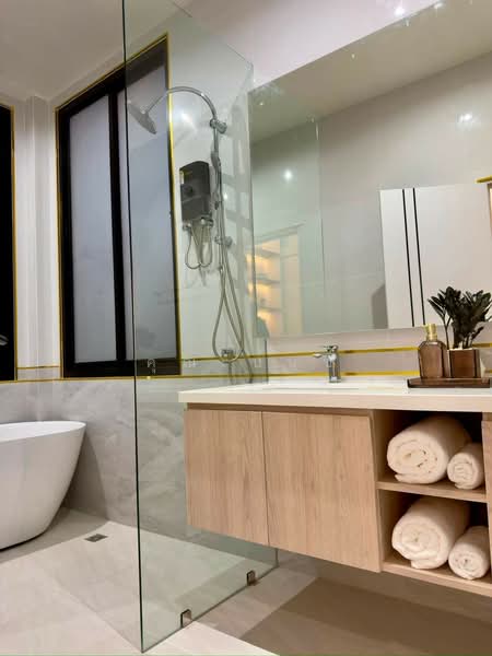 ขายบ้านเดี่ยวชั้นเดียว Luxuryพูลวิลล่าสร้างใหม่ สไตล์ Modern Classic 401 ตร.ว. พัทยา, Chon Buri (Pattaya), Nong Pru, Bang Lamung (Pattaya), Chon Buri (Pattaya), 5 Bedrooms, 543 sqm, Single Detached House For Sale, by คุณเบ้นซ์, 500443227 - DDproperty.com