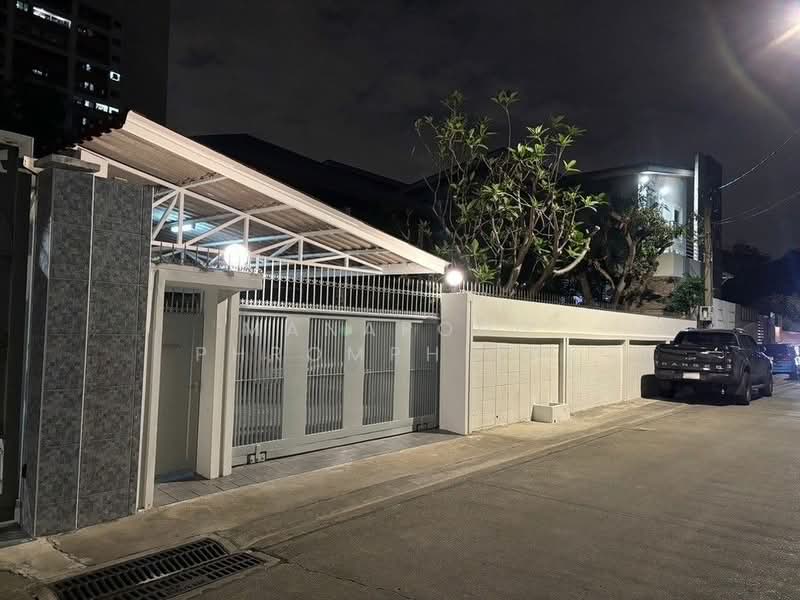 3-BR House, Bangkok, Khlong Tan Nua, Watthana, Bangkok, 3 Bedrooms, 340 sqm, Single Detached House For Rent, by Manapong Phromphitak, 500443294 - DDproperty.com