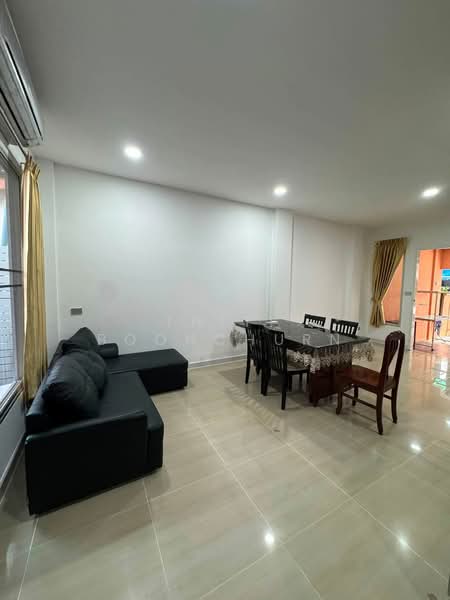 Baan Klangmuang Grand De Paris Ratchada, Bangkok, Pradit Manutham Road, Wang Thonglang, Bangkok, 4 Bedrooms, 195 sqm, Townhouse For Rent, by Thiti Boonchurn, 500443463 - DDproperty.com