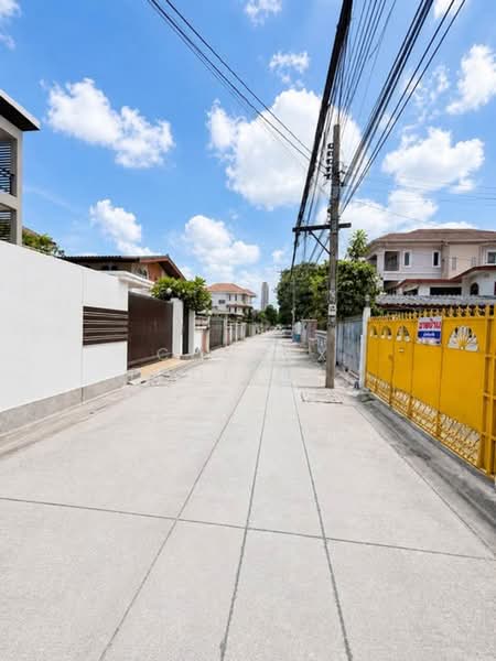 Detached house behind The Mall Ngamwongwan 18 Intersection 6/3 (Soi Chulakasem), Nonthaburi, , Bang Khen, Muang Nonthaburi, Nonthaburi, 4 Bedrooms, 300 sqm, Single Detached House For Sale, by Connex Property, 500443524 - DDproperty.com