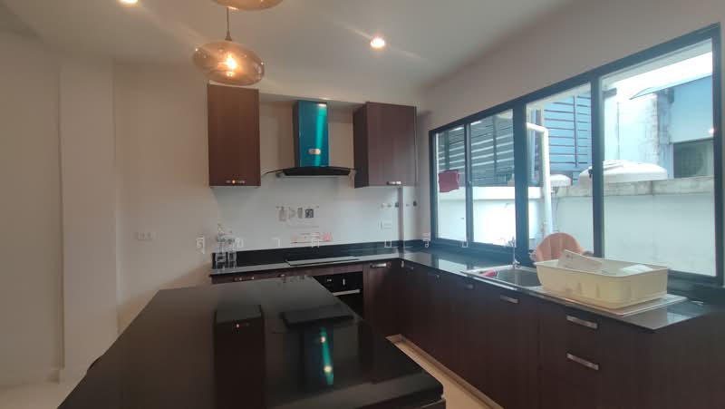 Bless Town Sukhumvit 50, Bangkok, Sukhumvit 50 Road, Phra Kanong, Khlong Toei, Bangkok, 3 Bedrooms, 240 sqm, Townhouse For Sale, by สุชาติ ปรีชา, 500443543 - DDproperty.com