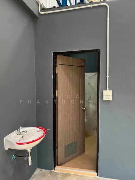 ให้เช่า โกดัง ลาดกระบัง 14/1 (Ladkrabang 14/1) 692 ตร.ม., Bangkok, Lat Krabang, Lat Krabang, Bangkok, , 692 sqm, Warehouse/Factory For Rent, by Tida phanthonglarptawee, 500443591 - DDproperty.com