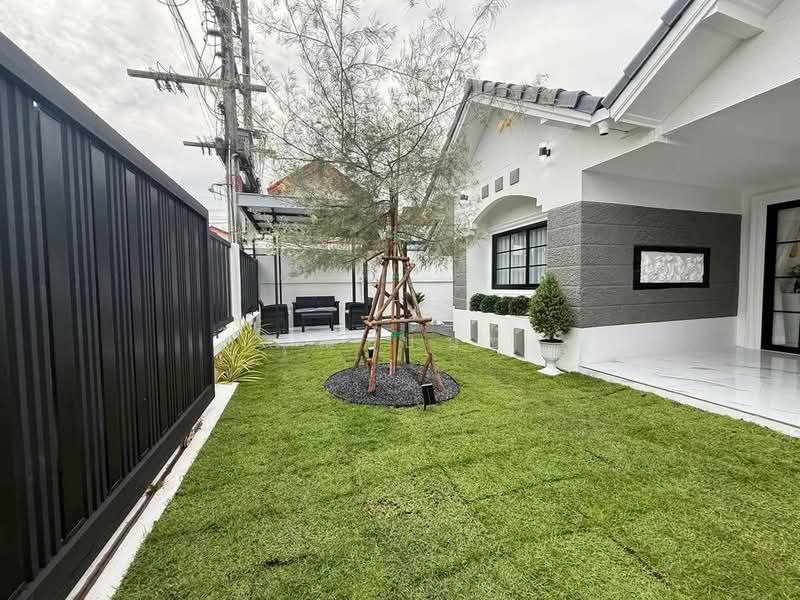 ขายบ้านเดี่ยวชั้นเดียว พัทยา หนองปรือ 3 ห้องนอน รีโนเวทใหม่ 60 ตร.ว. ใกล้ถนนเลียบทางรถไฟ, Chon Buri (Pattaya), Nong Pru, Bang Lamung (Pattaya), Chon Buri (Pattaya), 3 Bedrooms, 170 sqm, Single Detached House For Sale, by คุณเบ้นซ์, 500443730 - DDproperty.com