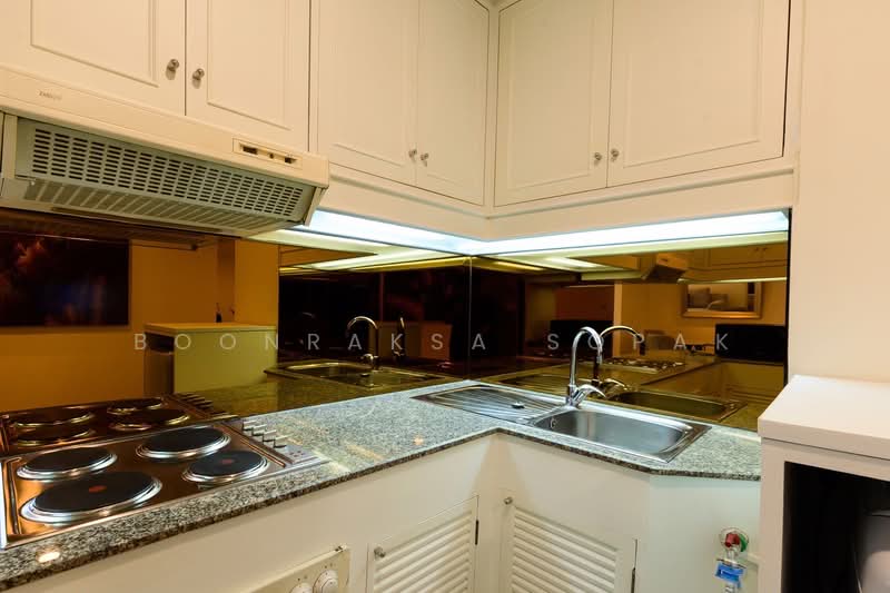 Baan Suanpetch, Bangkok, 18 Soi Sukhumvit 39, Khlong Tan Nua, Watthana, Bangkok, 3 Bedrooms, 140 sqm, Condo For Rent, by Boonraksa Sopak, 500443774 - DDproperty.com