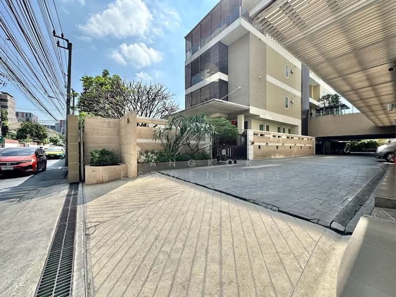 NS Residence, Bangkok, 96 Soi Charoenmitr, 10 Ekkamai Rd, Phra Kanong Nua, Watthana, Bangkok, 2 Bedrooms, 150 sqm, Apartment For Rent, by Bangkok Residential, 500443780 - DDproperty.com
