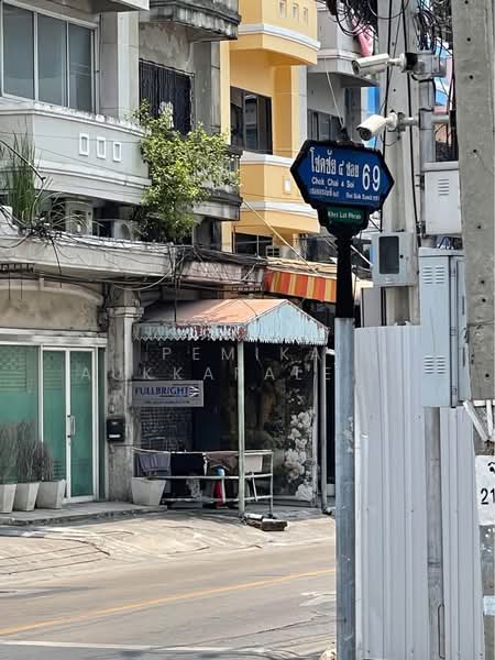 ทาวน์เฮ้าส์ 4-ห้องนอน, กรุงเทพ, ลาดพร้าว, กรุงเทพ, 382 ตร.ม., ทาวน์เฮ้าส์ ขาย, โดย Pemika Aukkaraleekul, 500444018 - DDproperty.com