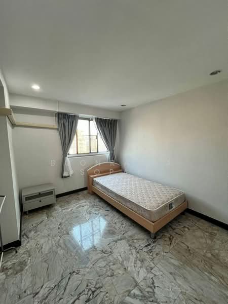 Royal Castle Sukhumvit, Bangkok, 30 Soi Sukhumvit 39, Khlongtoei Nua, Watthana, Bangkok, 3 Bedrooms, 165 sqm, Condo For Rent, by Boonraksa Sopak, 500444035 - DDproperty.com