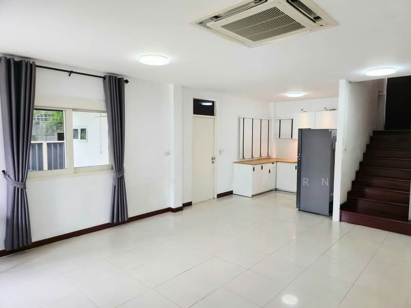 4-BR House, Bangkok, Praborommaharatchawang, Phra Nakhon, Bangkok, 4 Bedrooms, 250 sqm, Single Detached House For Rent, by Vichai Annavakulthorn, 500444038 - DDproperty.com
