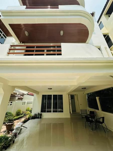 5-BR House, Bangkok, Khlong Tan Nua, Watthana, Bangkok, 5 Bedrooms, 380 sqm, Single Detached House For Rent, by Boonraksa Sopak, 500444043 - DDproperty.com
