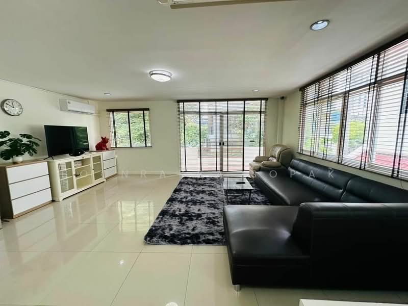 5-BR House, Bangkok, Khlong Tan Nua, Watthana, Bangkok, 5 Bedrooms, 380 sqm, Single Detached House For Rent, by Boonraksa Sopak, 500444043 - DDproperty.com