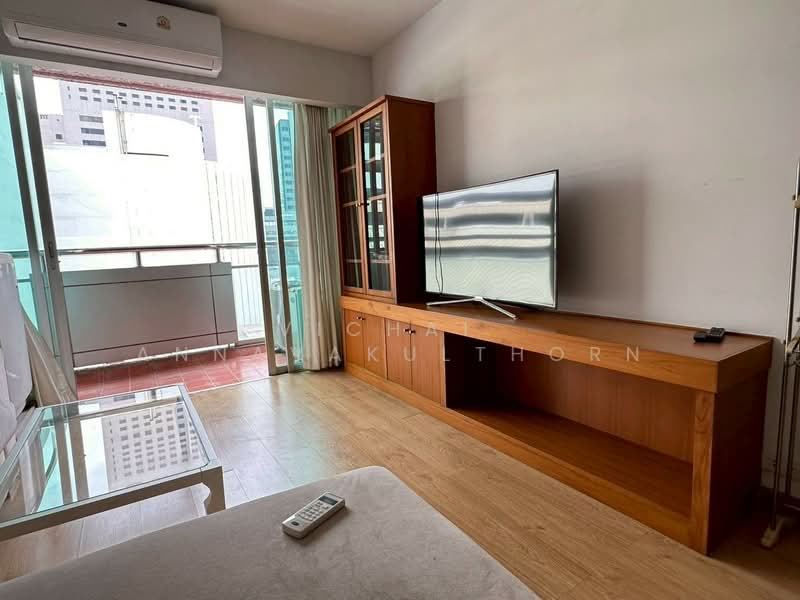 Silom Grand Terrace, Bangkok, Soi Saladaeng 2, Saladaeng Road, Silom, Bang Rak, Bangkok, 1 Bedroom, 81 sqm, Condo For Rent, by Vichai Annavakulthorn, 500444127 - DDproperty.com