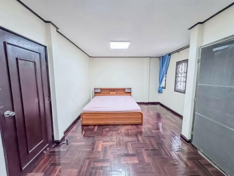 4-BR Townhouse, Bangkok, Samsen Nok, Huai Khwang, Bangkok, 4 Bedrooms, 184 sqm, Townhouse For Rent, by Boonraksa Sopak, 500444182 - DDproperty.com